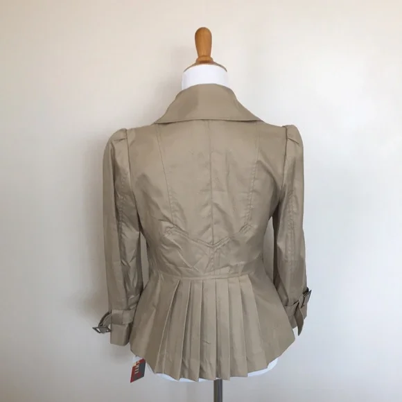 Classic Tan Women's Blazer - Picture 3 of 7